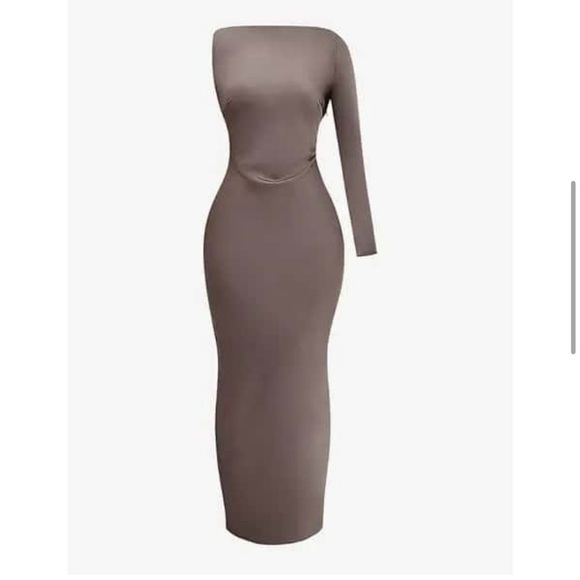 House of CB 'Catiana' Smoke One Sleeve Maxi Dress - Picture 4 of 12